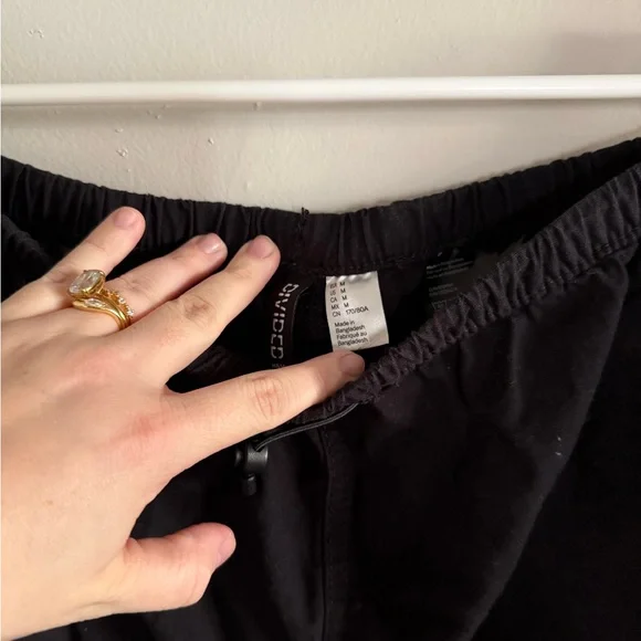 H&M Black Women’s Relaxed Parachute Drawstring Joggers - Picture 4 of 4